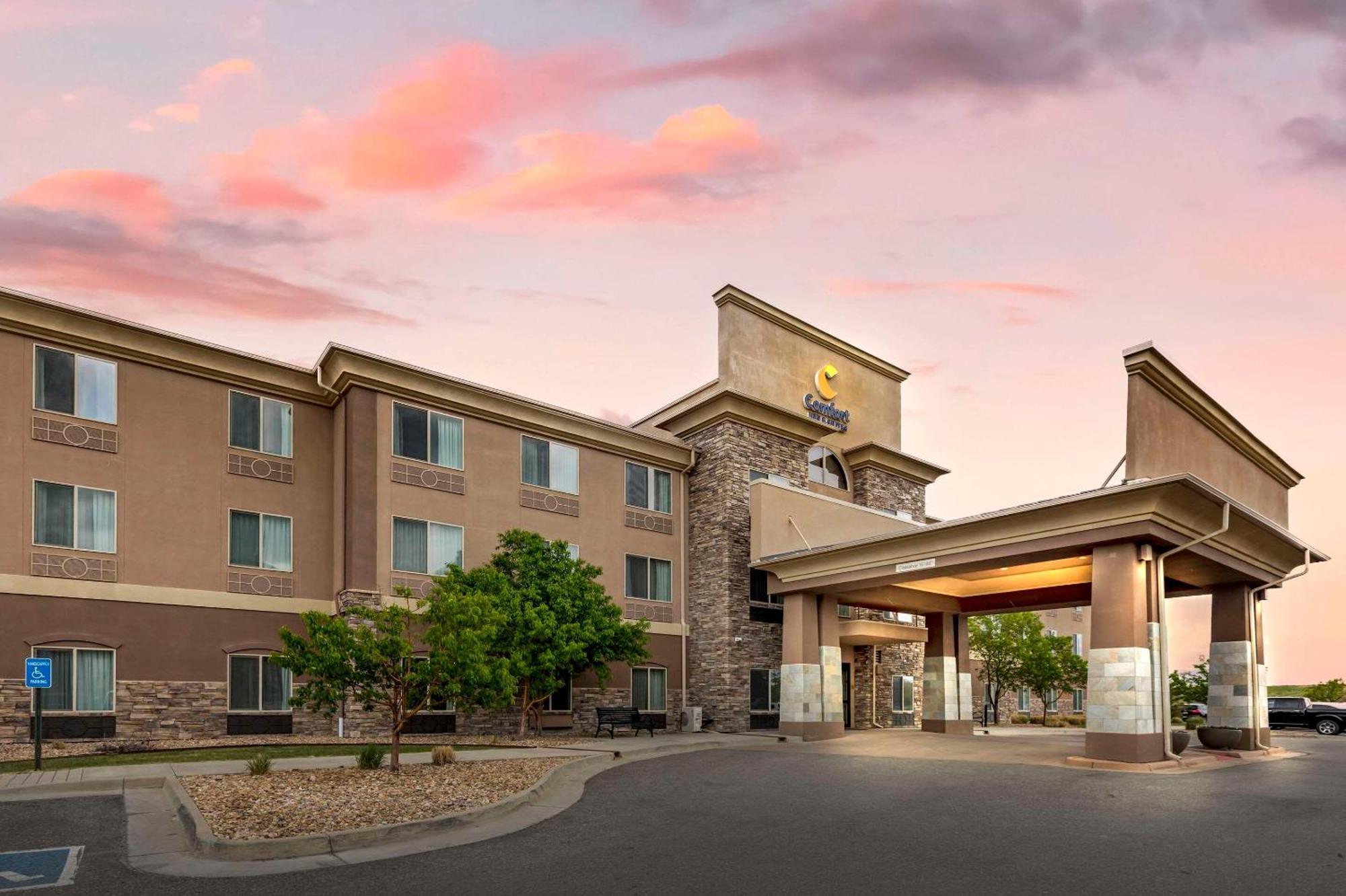 Comfort Inn & Suites Brighton Denver Ne Medical Center Exterior photo